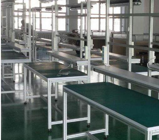 防靜電工作臺主體框架一般采用鋁型材，臺面則采用防靜電防火板或防靜電臺墊